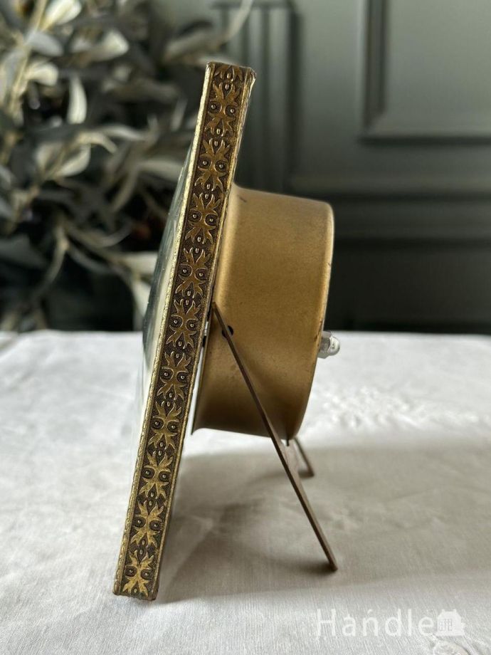 フランスから届いたアンティーク置き時計、お花の刺繍が優雅な