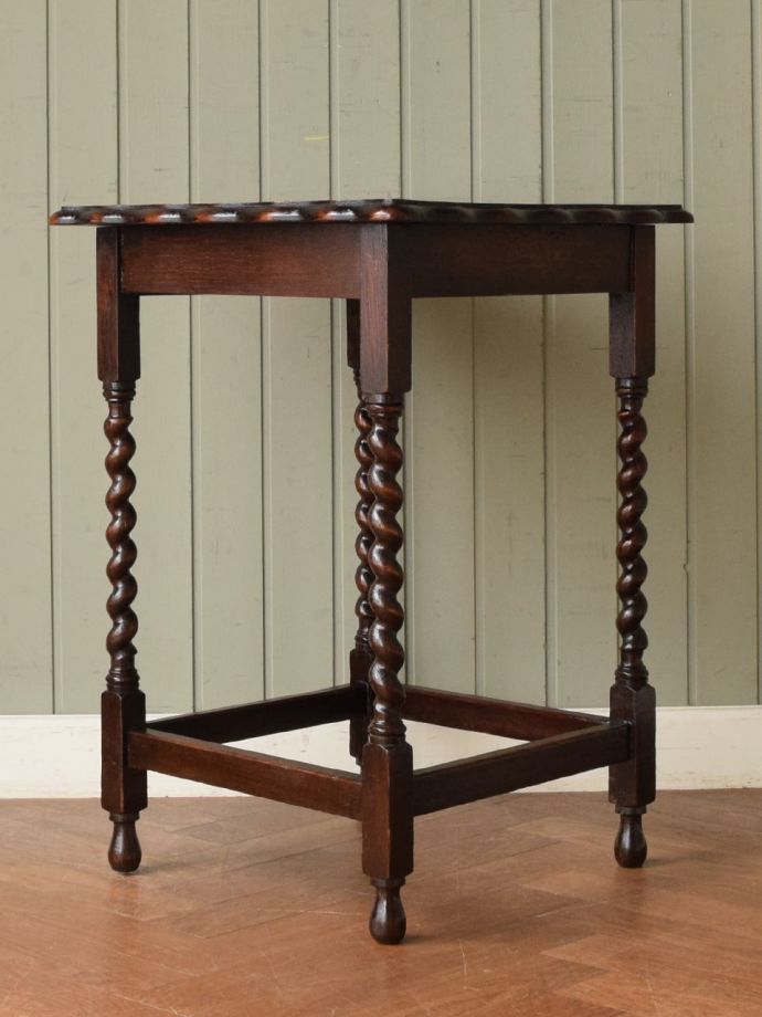 どこから見てもキレイなサイドテーブル