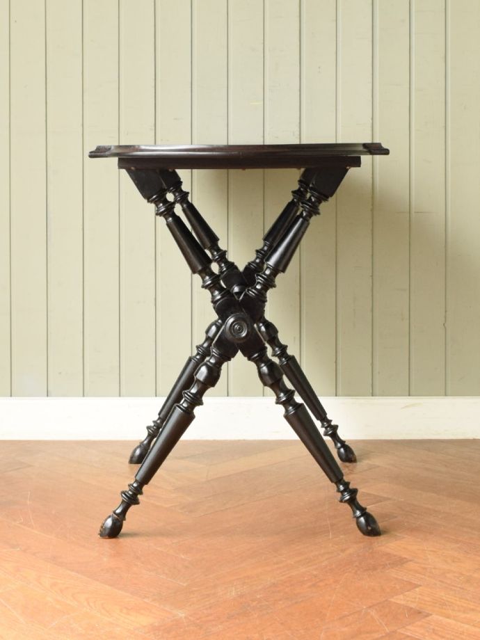 アンティーク家具の側面