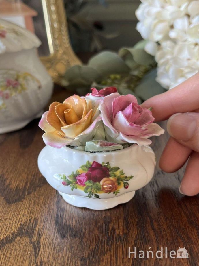 イギリスから届いた陶磁器で出来たお花、ロイヤルアルバートの陶花