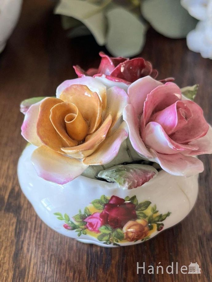 イギリスから届いた陶磁器で出来たお花、ロイヤルアルバートの陶花