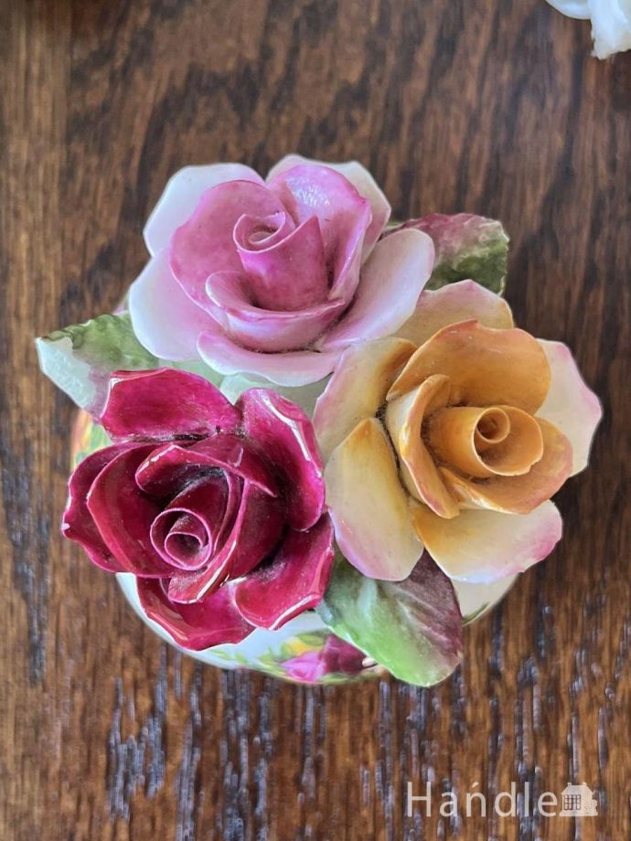 イギリスから届いた陶磁器で出来たお花、ロイヤルアルバートの陶花