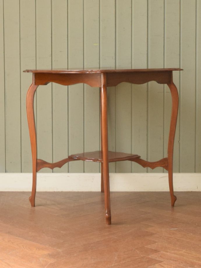 オケージョナルテーブルの側面