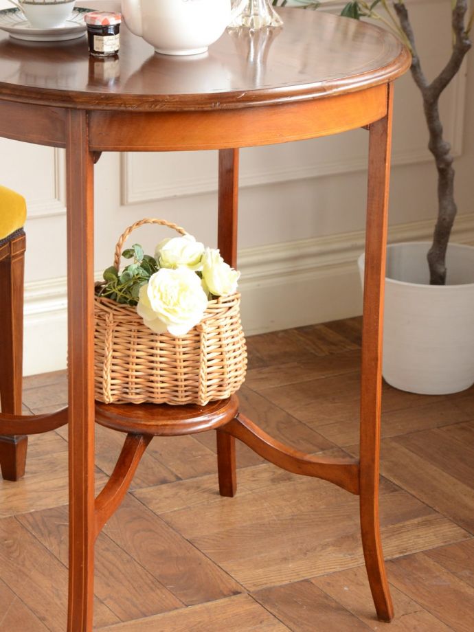 英国のアンティーク家具らしいデザイン