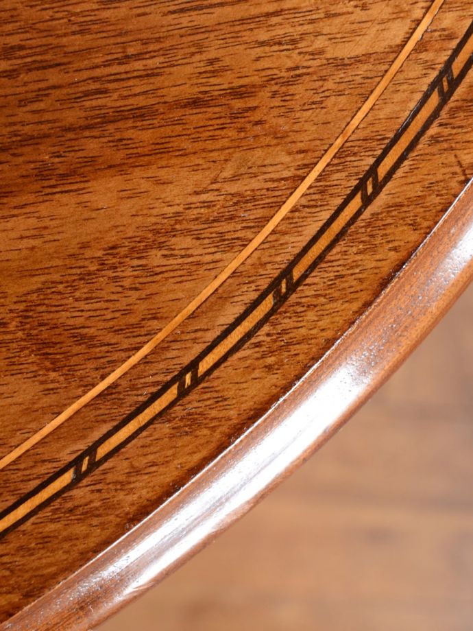 アンティークテーブルの装飾