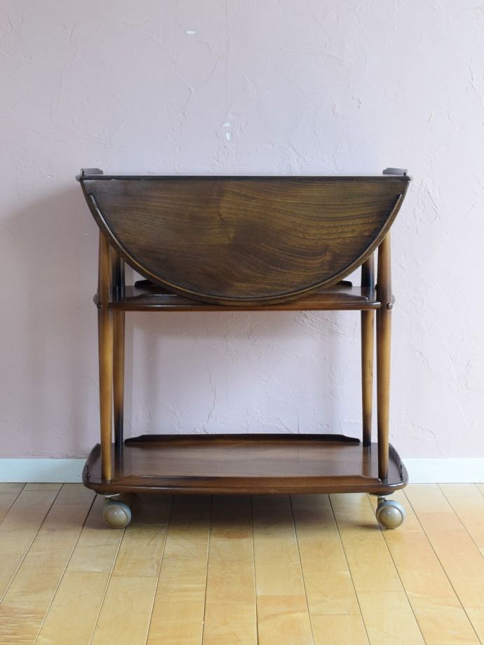 アーコールトローリーの後ろ姿