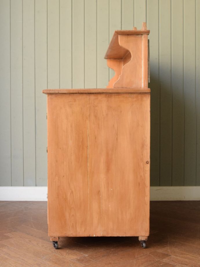 ウォッシュスタンドの側面