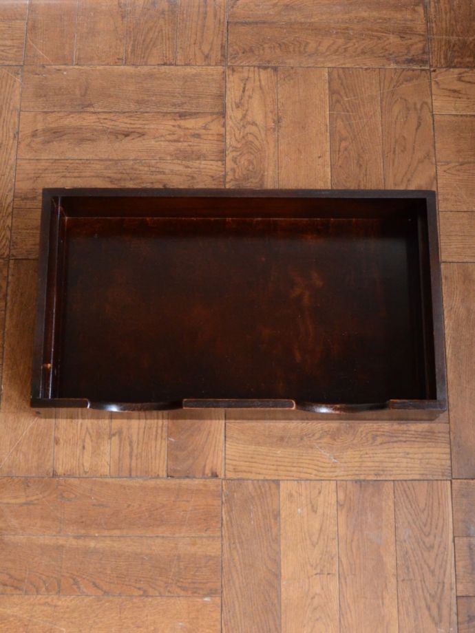 サイドボードの引き出しの中