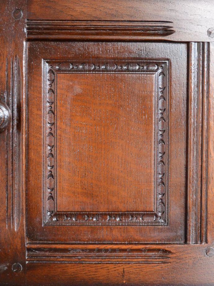 ERCOLの家具の彫り