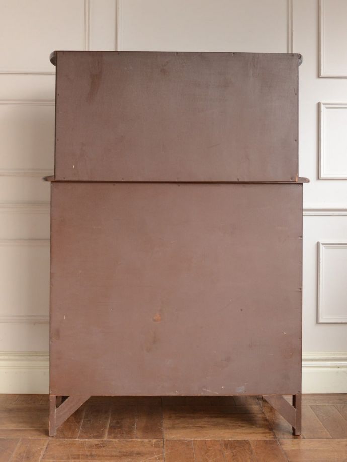 ビンテージキャビネットの後ろ姿