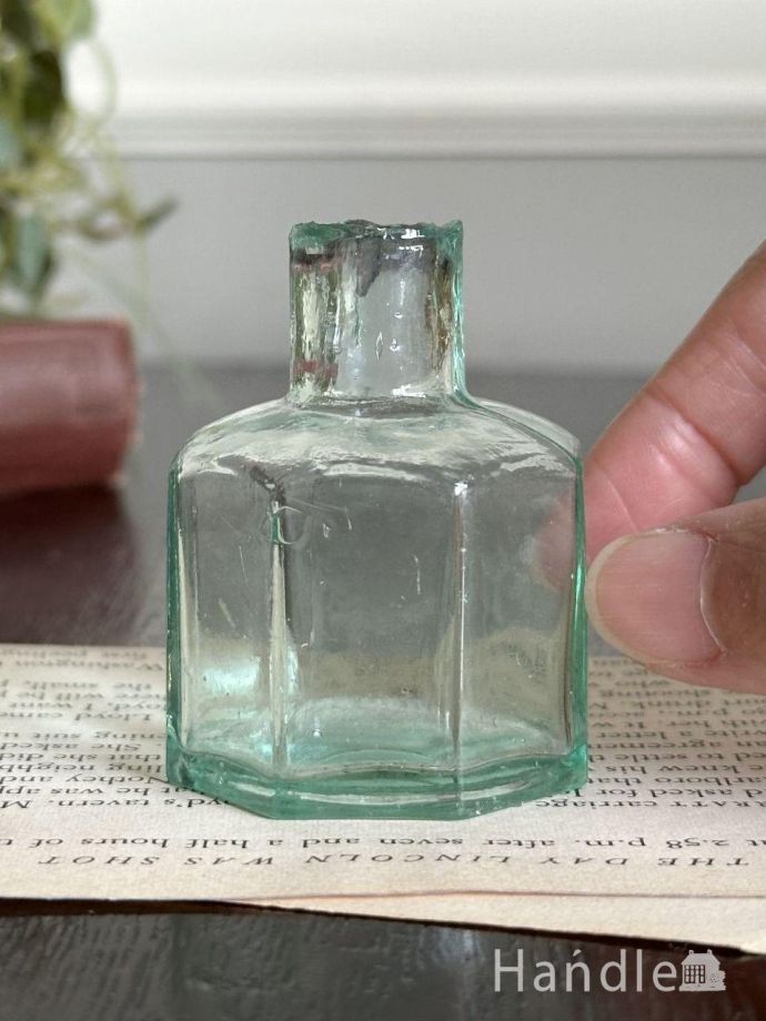 イギリスから届いたアンティークガラス雑貨、八角形のヴィクトリアン