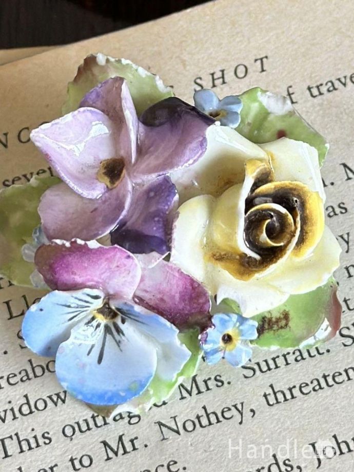 アンティークのブローチ