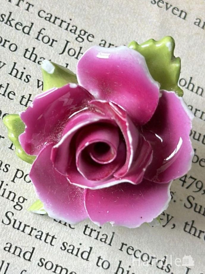 アンティークのブローチ