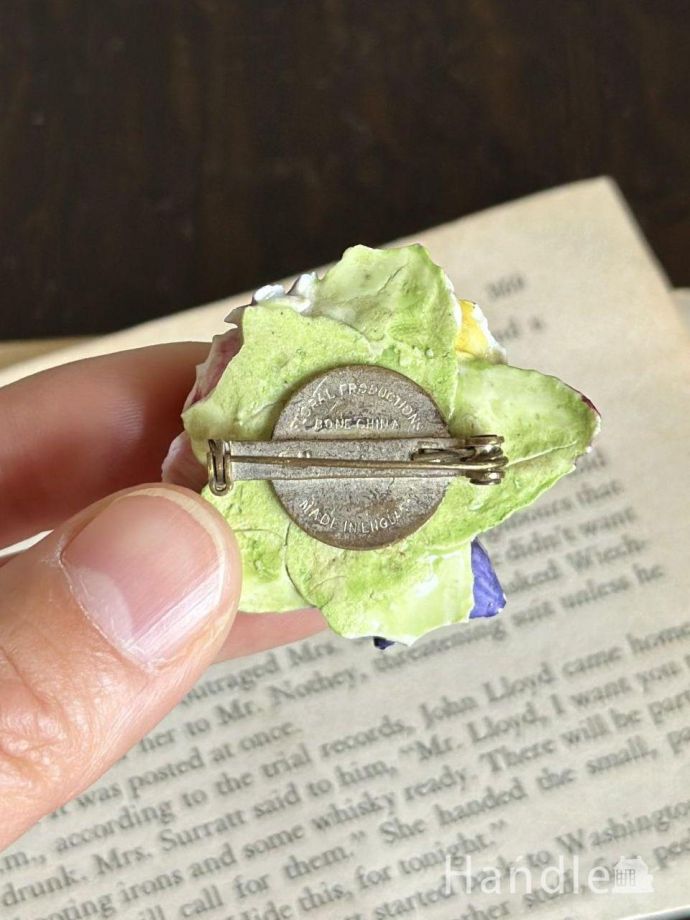 おしゃれなブローチ