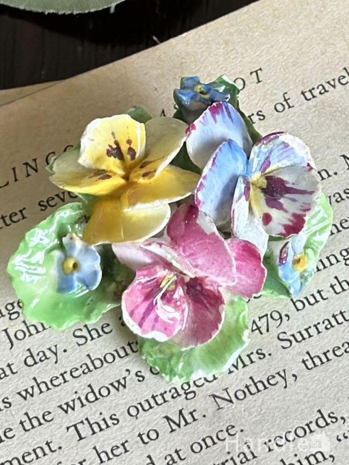 アンティークのブローチ