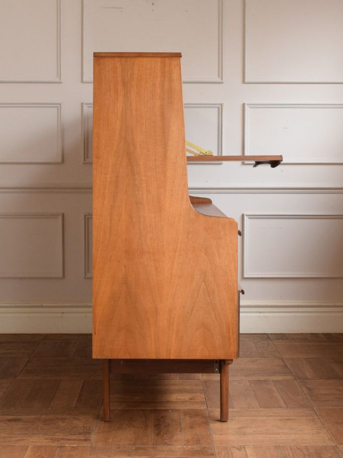 ビンテージ家具の側面