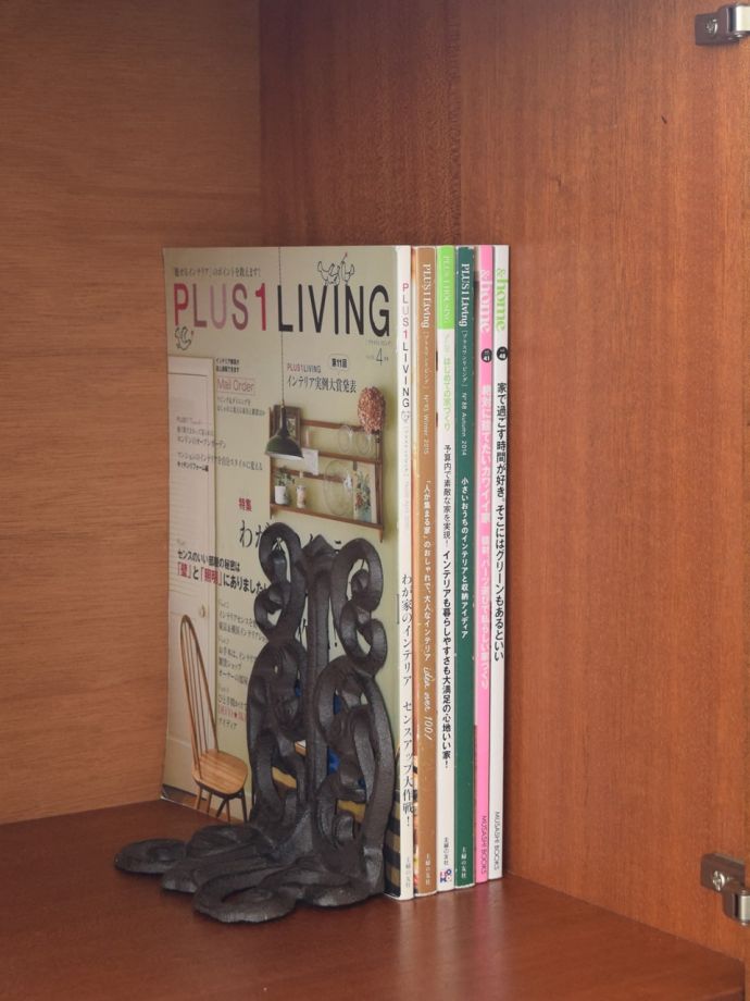 サイドボードの扉を開けると