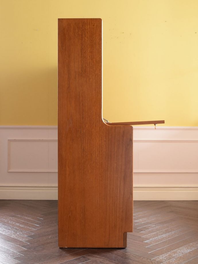 ビンテージ家具の側面