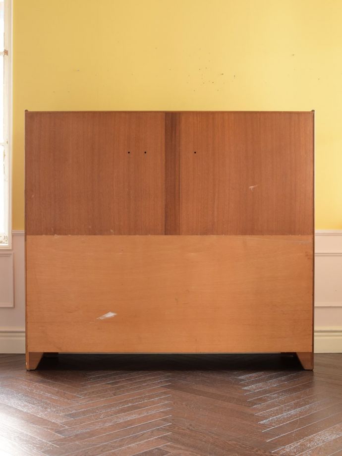 北欧スタイルの家具の後ろ姿