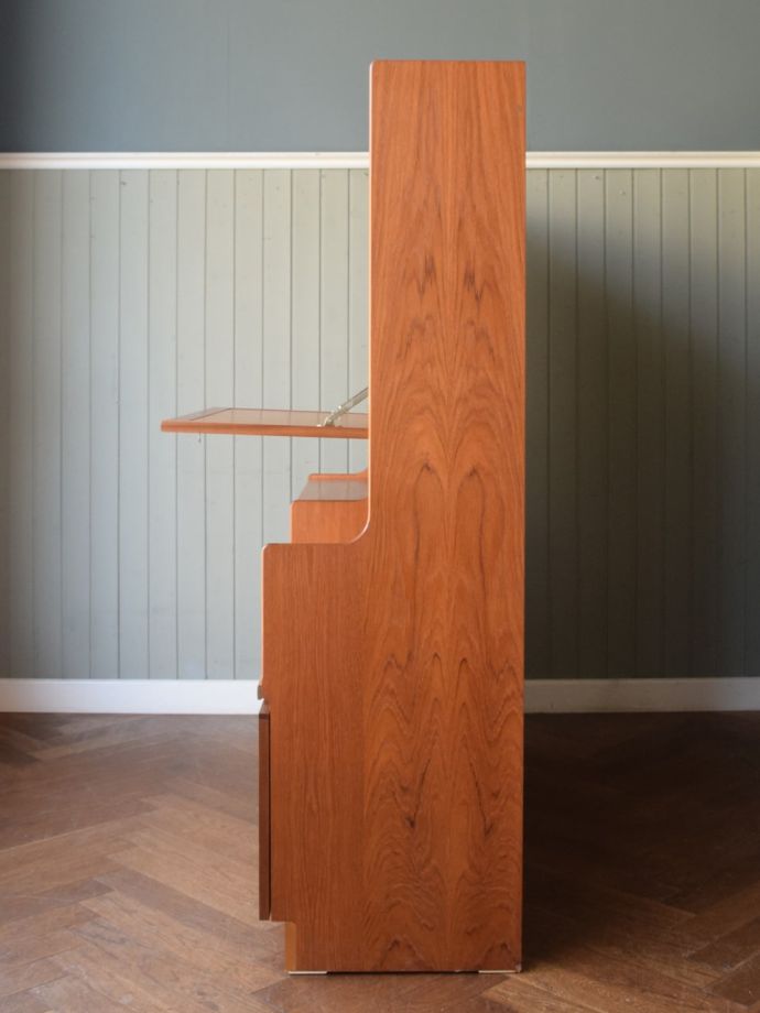 ビンテージ家具の側面