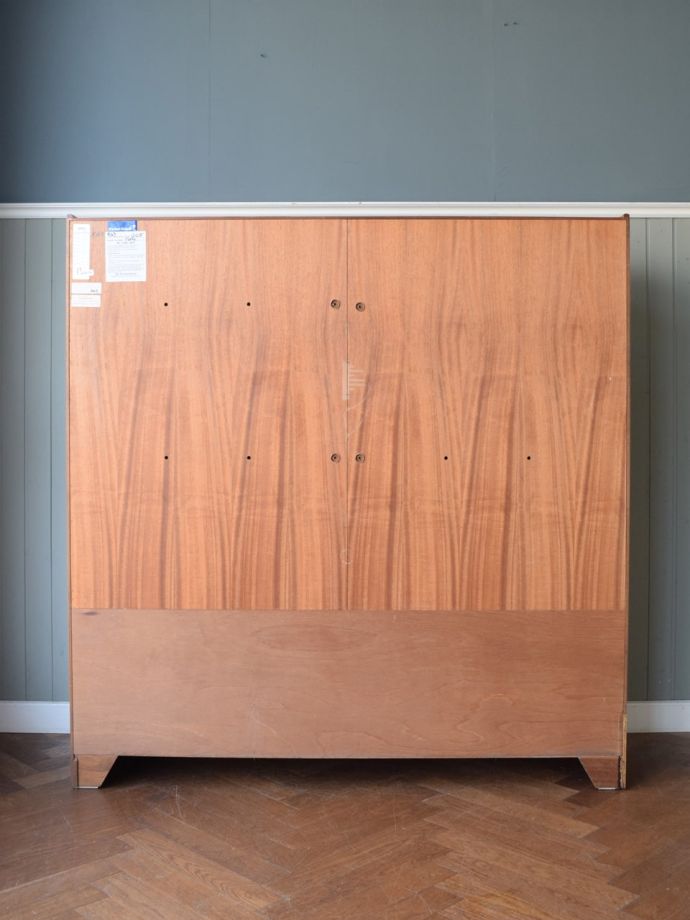 北欧スタイルの家具の後ろ姿