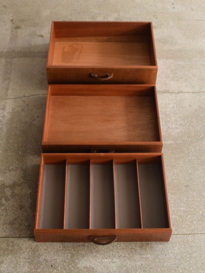 サイドボードの引き出し