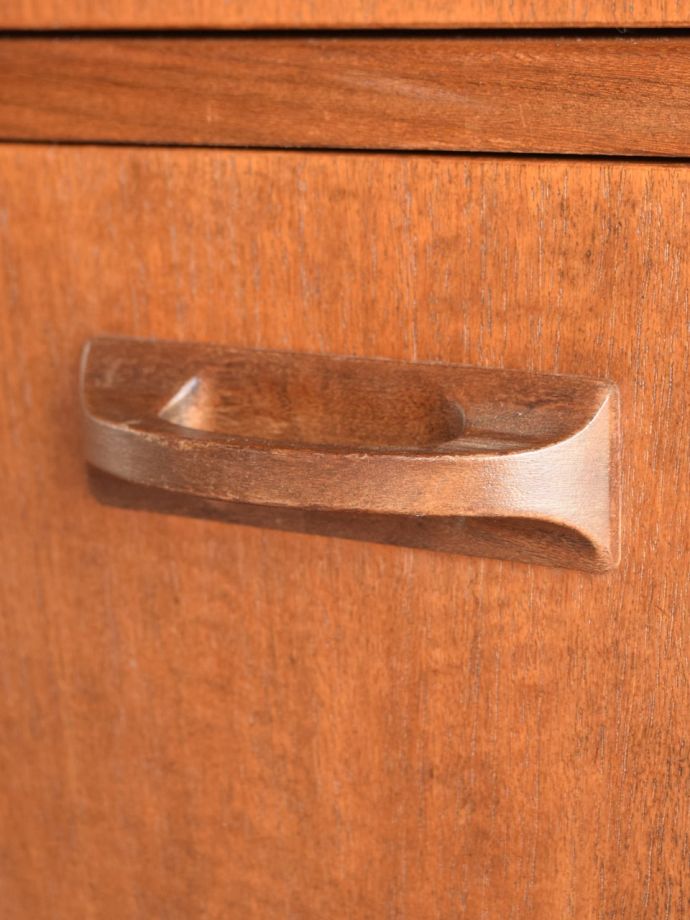 ビンテージ家具の木目