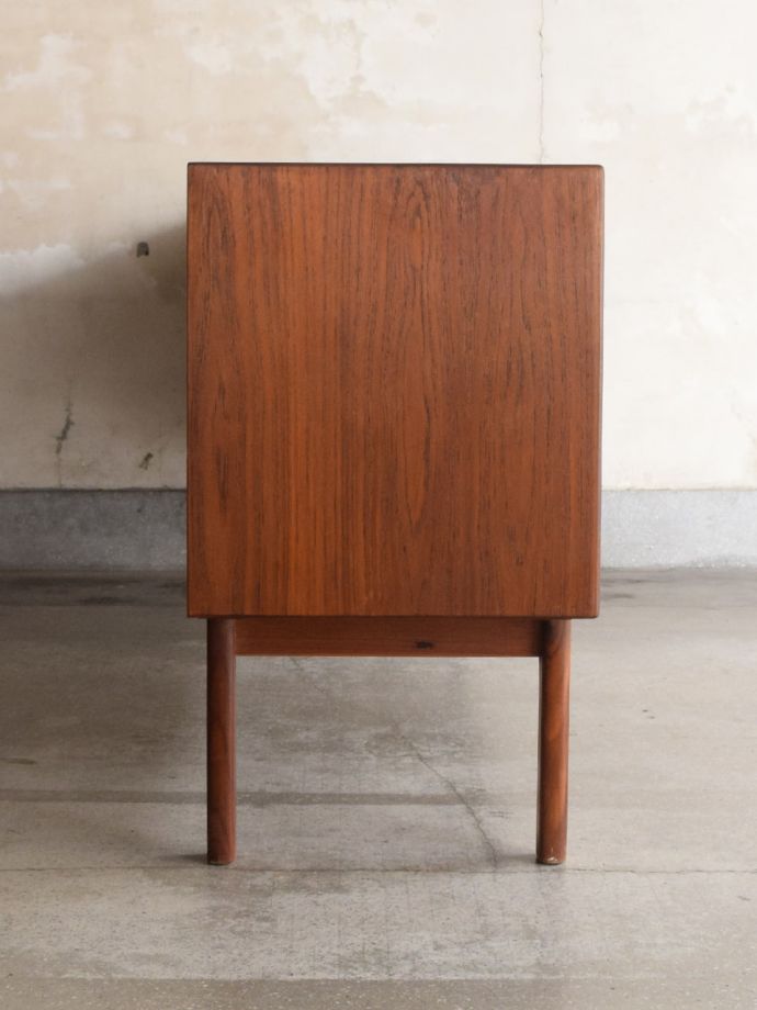 G-planのサイドボードの側面