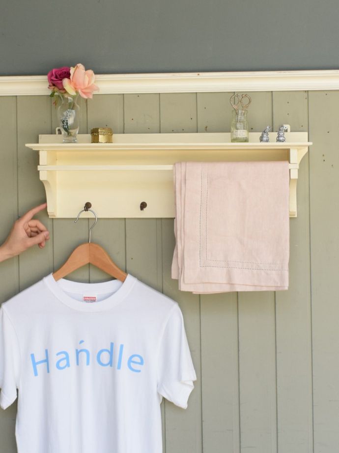 アンティークのウォールシェルフ