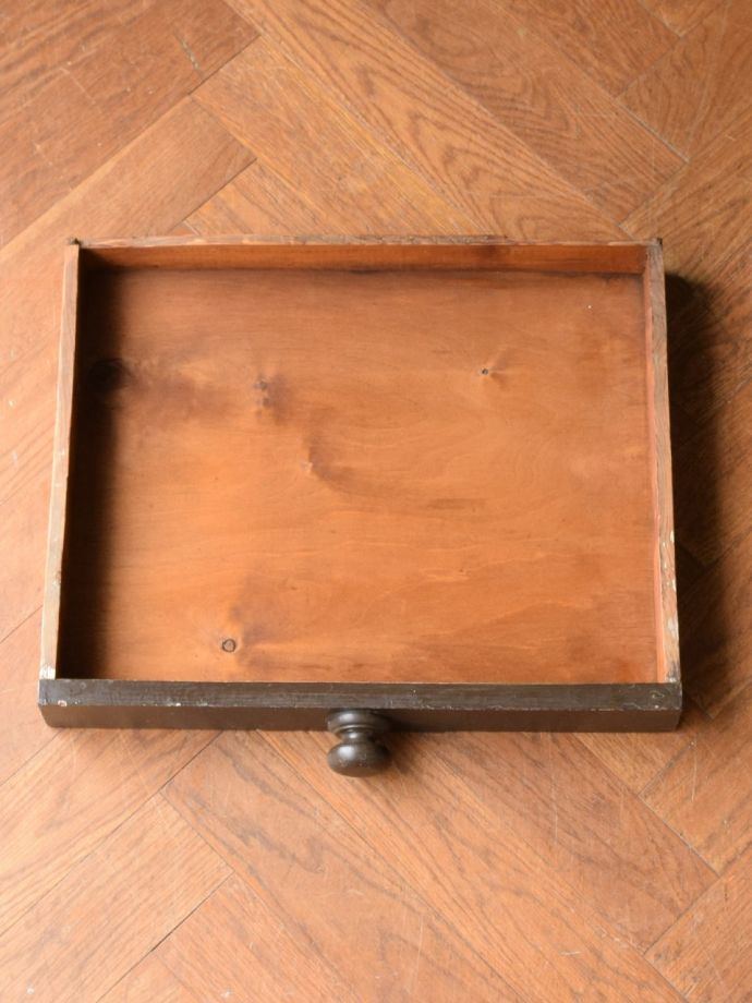 アンティーク家具の引き出し