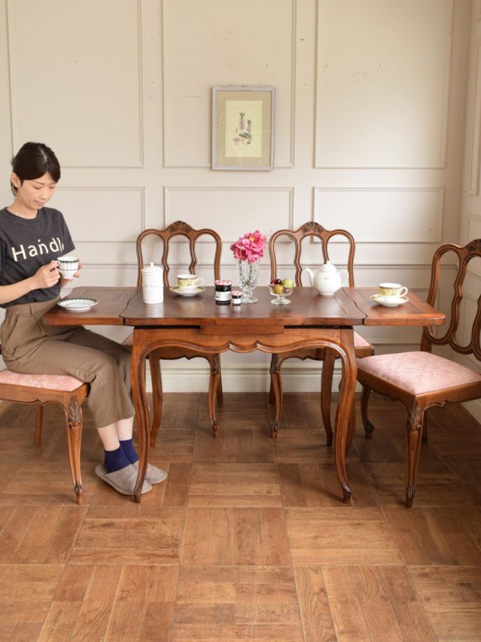 フランスのアンティークテーブル