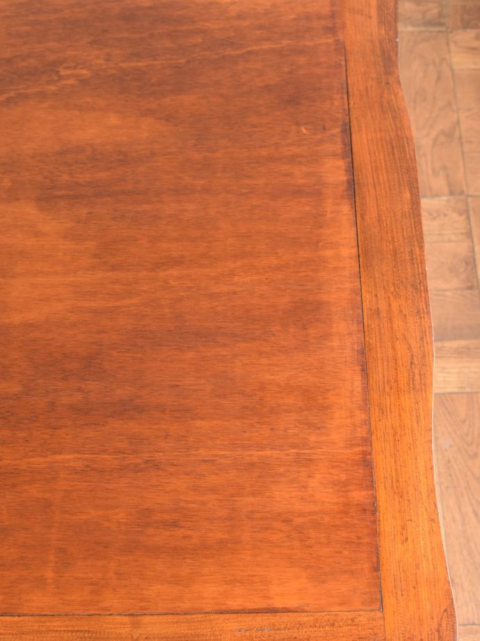 美しいフランスのダイニングテーブル