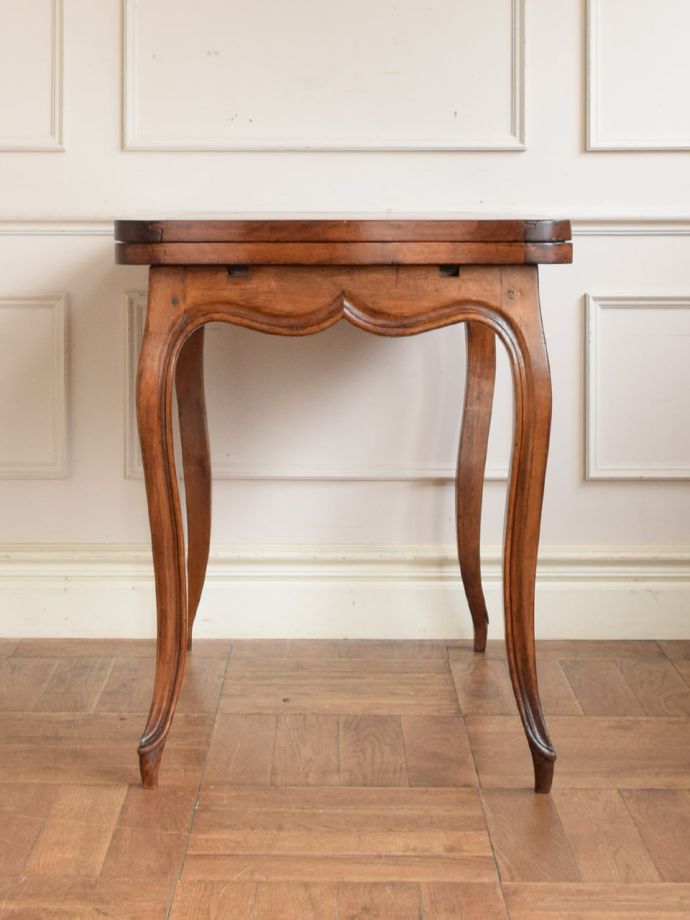 伸長式テーブルの反対側