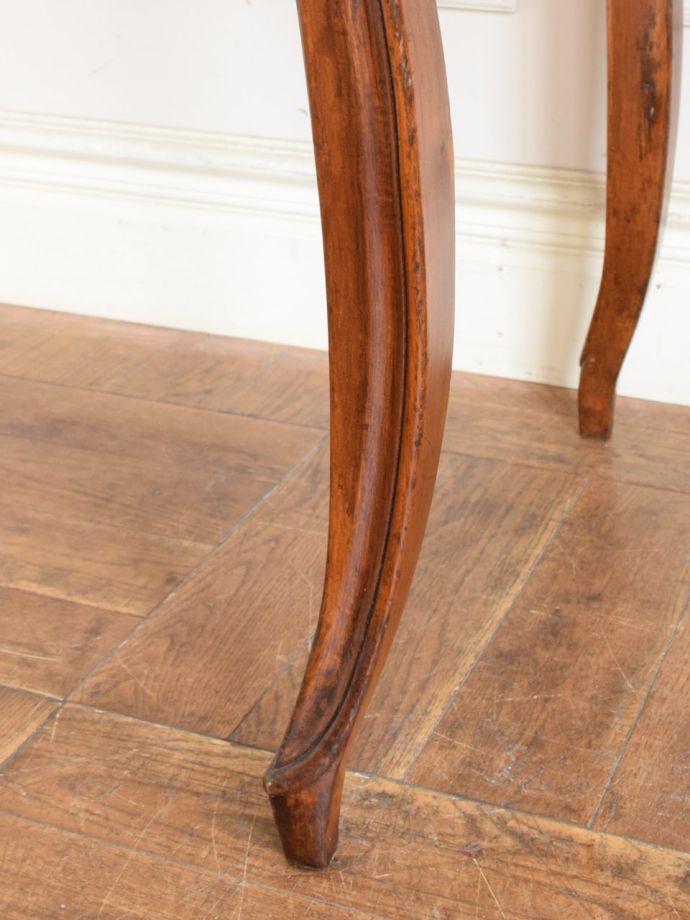 アンティークテーブルの脚