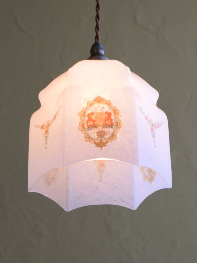 アンティーク照明の美しい灯り