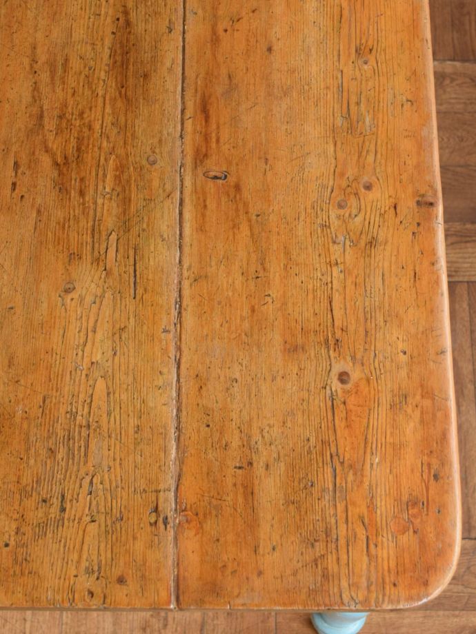 オールドパイン材の木目