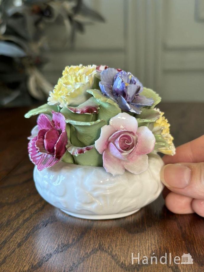 イギリスから届いたアンティークの花、エインズレイの陶磁器で出来た