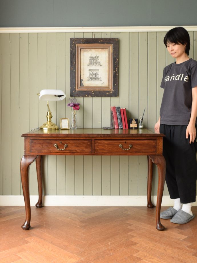 英国アンティークのデスク