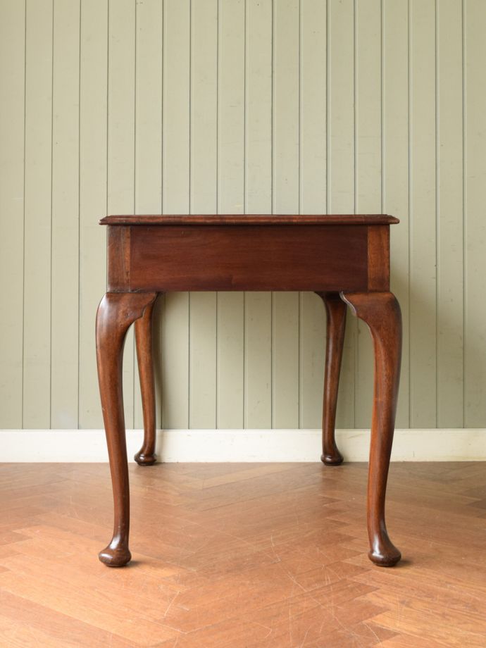 書斎デスクの側面