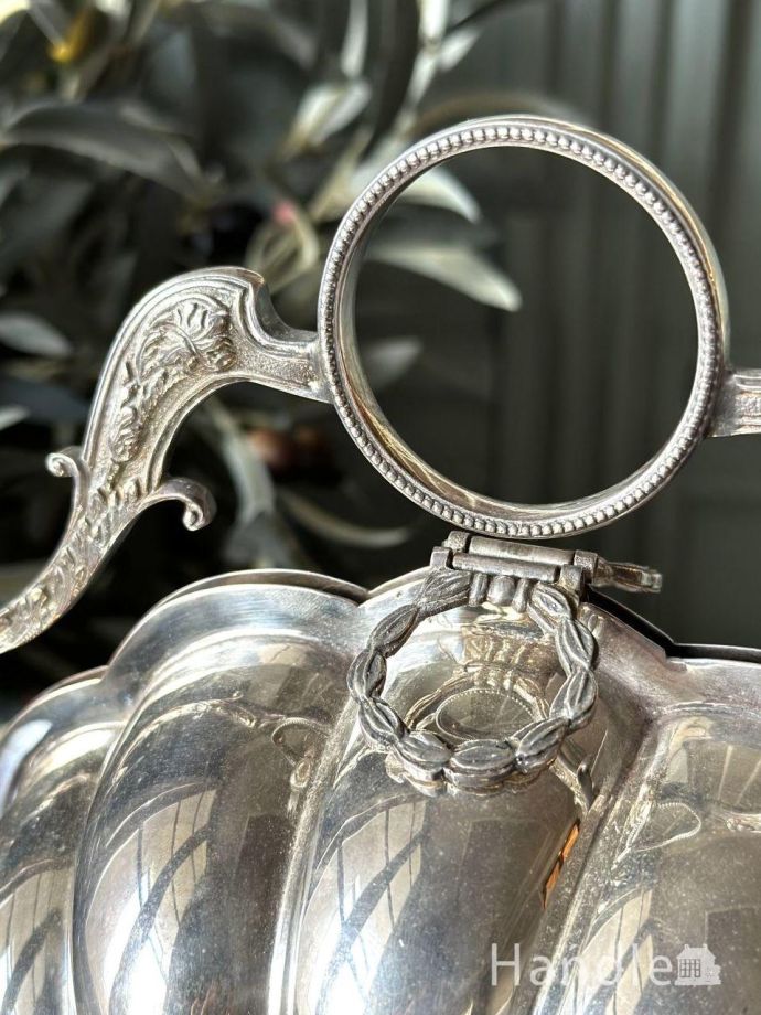 イギリスのマッピン＆ウェブ社のシルバー、貝殻の形がおしゃれな