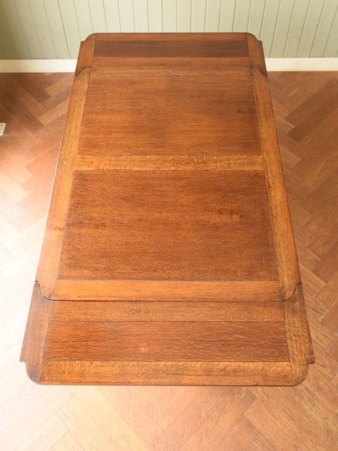 伸長式ダイニングテーブルの天板