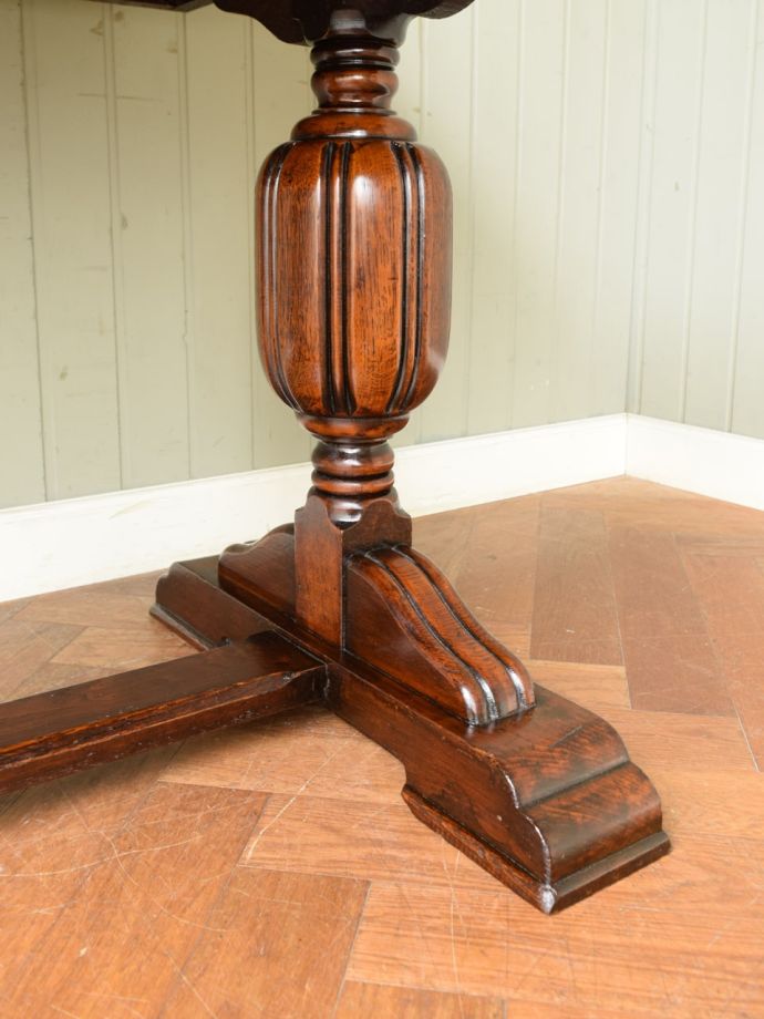 アンティークテーブルの脚