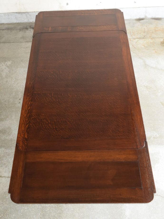 伸長式ダイニングテーブルの天板