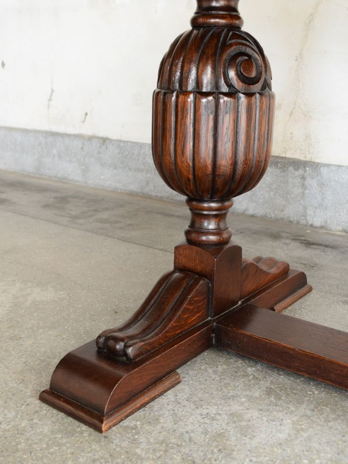 アンティークテーブルの脚