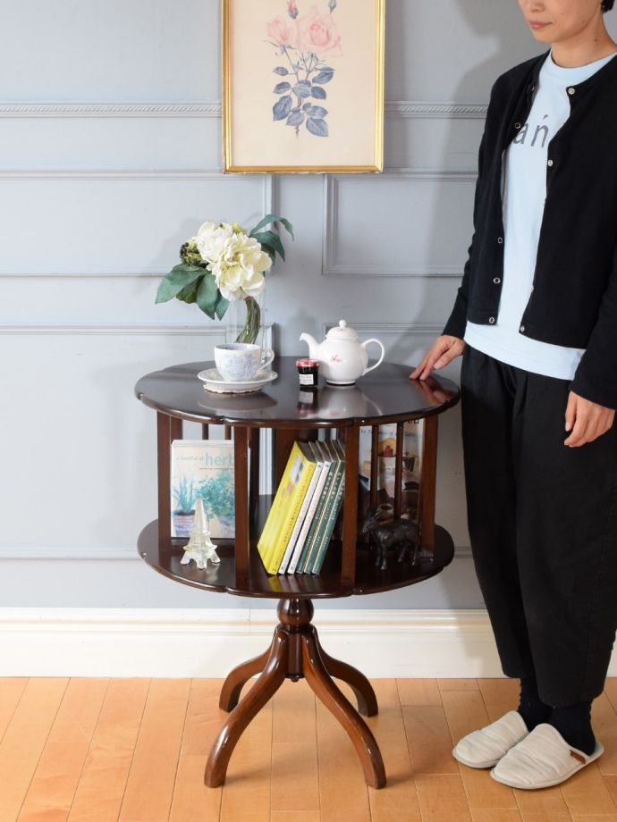 英国のアンティーク家具、リボルビングブックケース