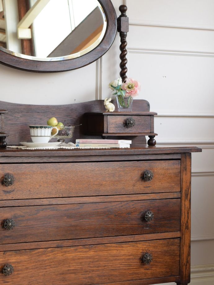 ドレッサーの美しい杢目