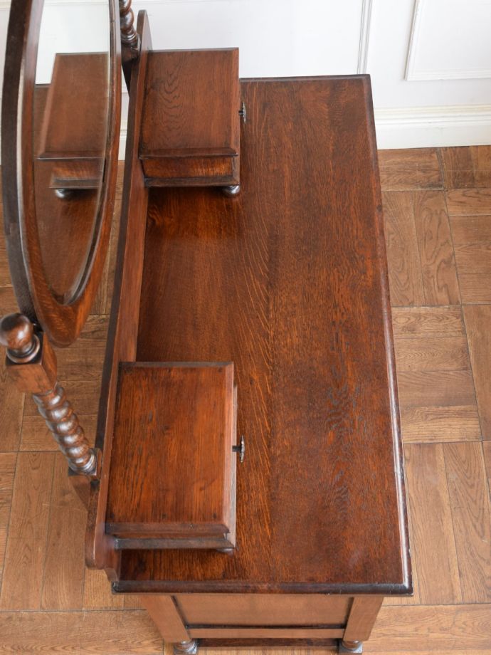 アンティークドレッサーの天板