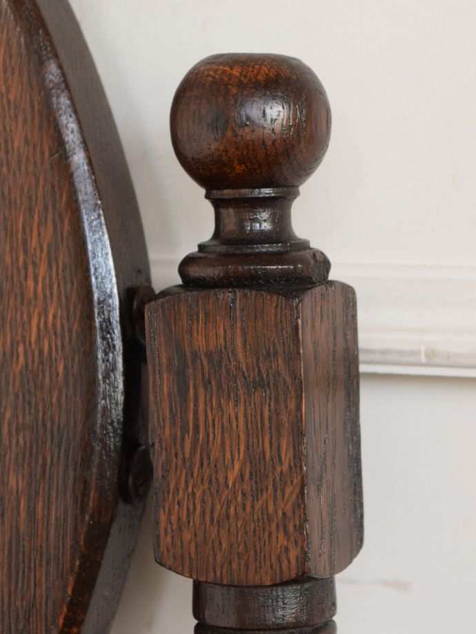 アンティーク家具らしい装飾