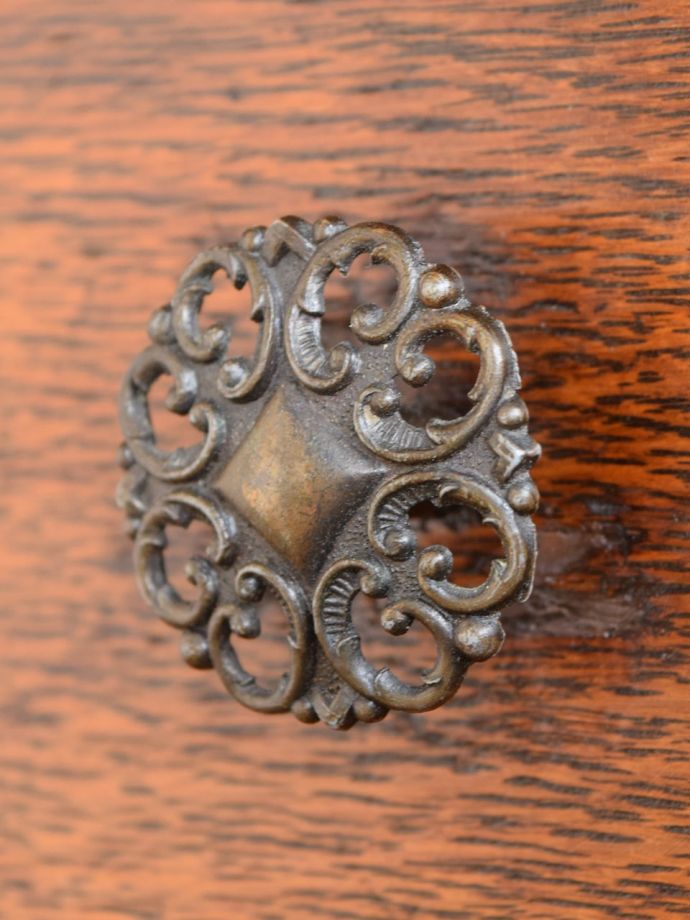 ドレッサーのおしゃれな取っ手