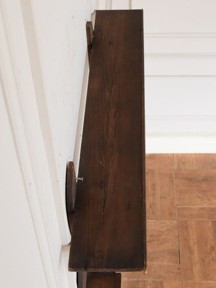 アンティークのウォールシェルフの天板